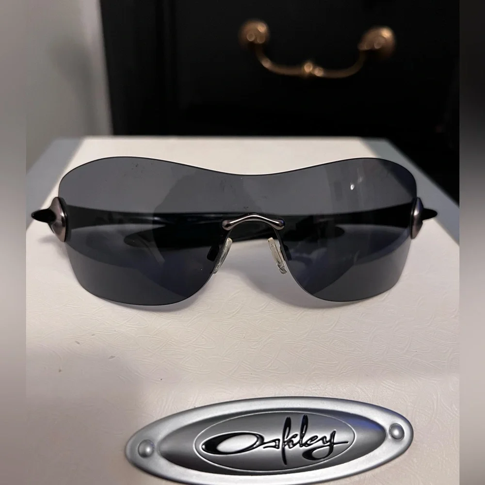 Oakley Compulsive